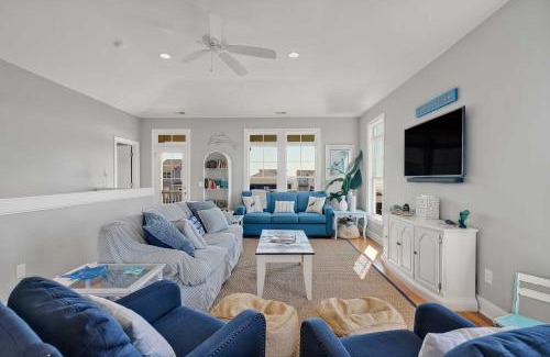 Long Beach House | Oak Island Escape with Saltwater Pool, Walk to Beach
