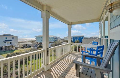 Long Beach House | Oak Island Escape with Saltwater Pool, Walk to Beach
