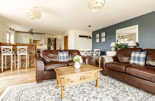 Cymau House | Oak Mead