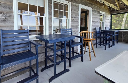 Mac Mahan House | OAK POINT CABIN | WATERFRONT | 2 Bed, 1 Bath