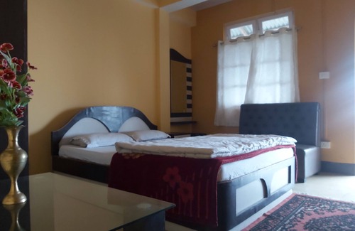 Geyzing Hostel | oak valley retreat homestay hostel cafe