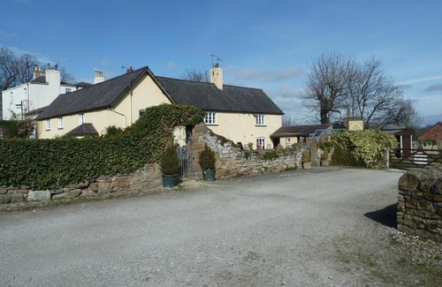 Oakenholt Bed & Breakfast | Oakenholt Farm Bed and Breakfast