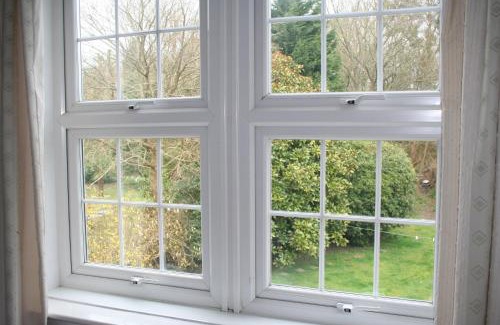 Gatwick Bed & Breakfast | Oakhurst Gatwick B&B & bookable Holiday parking deals