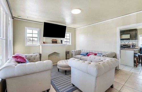 Oakland Apartment | Oakland Apartment: 8 Mi to Dtwn!