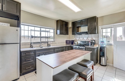 Oakland Apartment | Oakland Apartment: 8 Mi to Dtwn!