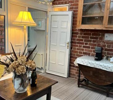 Wollerton House | Oaklands Farm