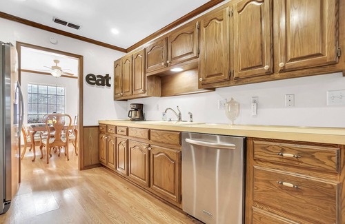 Vernon House | Oaklawn Retreat -4BR -Sleeps 10