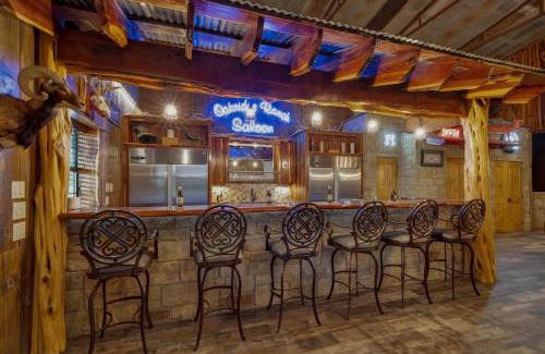 Johnson City House | Oakridge Ranch - Pool,Hot Tub, Pickleball Court, Whiskey & Wine Room