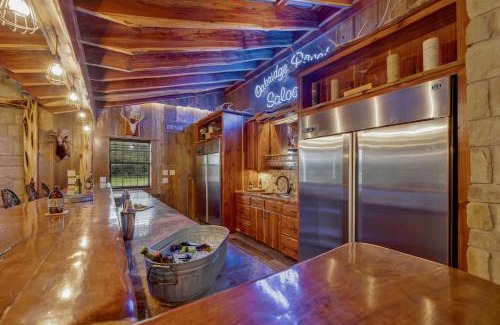 Johnson City House | Oakridge Ranch - Pool,Hot Tub, Pickleball Court, Whiskey & Wine Room