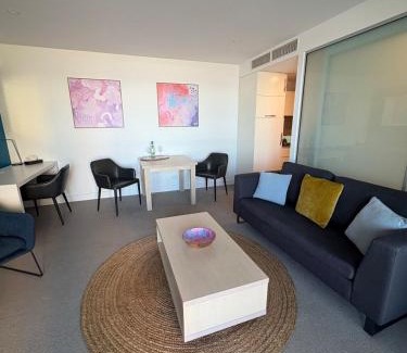 Glenelg Apartment | Oaks Glenelg Balcony Apartment