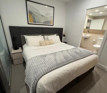 Glenelg Apartment | Oaks Glenelg Balcony Apartment