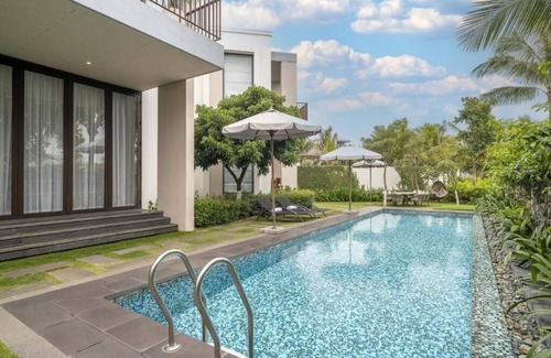 Bai Chay Villa | Oakwood Ha Long