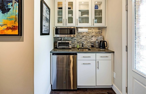 Downtown Apartment | Oakwood near downtown with Nespresso, Bikes & Bidet.