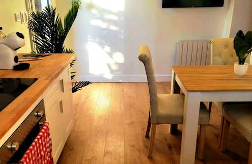 Menesplet Apartment | Oasis, and its inflatable boat