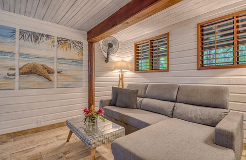 Bocas del Toro Cabin | Oasis Bluff Beach