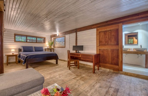 Bocas del Toro Cabin | Oasis Bluff Beach
