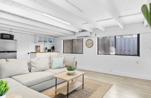 Poinsettia Heights Condo | Oasis by Alani Bay Fort Lauderdale