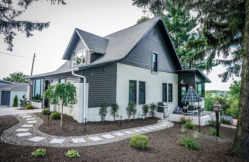 Sugarcreek House | Oasis Carlisle in Amish Country