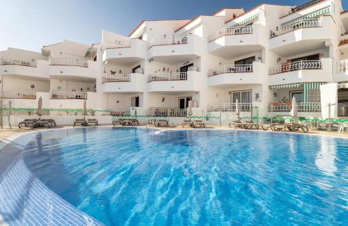 Los Cristianos Apartment | Oasis Diamente - heated pool