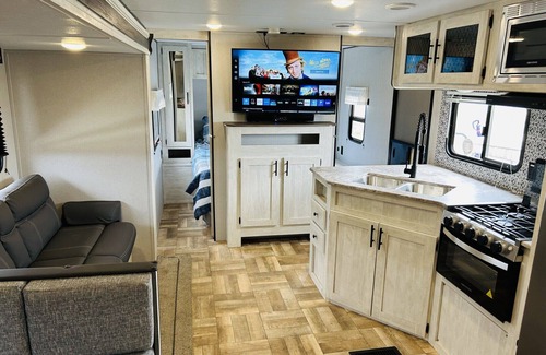 Tow Resort | Oasis Lake Buchanan