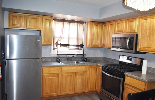 Linden Apartment | Oasis Near it All!