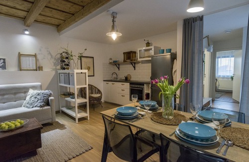 Potzneusiedl Apartment | Oasis of peace with garden + whirlpool + 3x bicycles + WiFi + grill