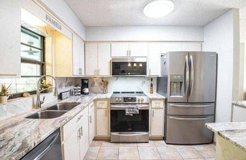 Crystal River House | Oasis privacy Pool Game room 3 mins Sister Spring