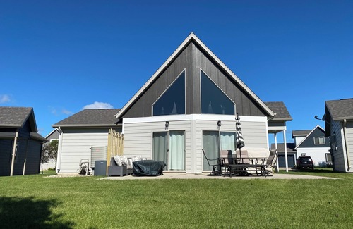 Arnolds Park Cabin | Oasis Stay on the Pond!