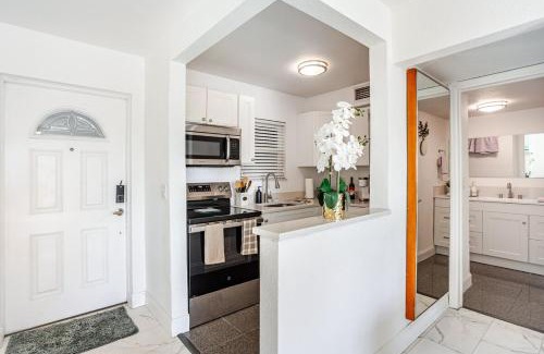 Capri Isle Apartment | Oasis Waterfront Treasure Island Apartment with Patio Dock and Johns Pass
