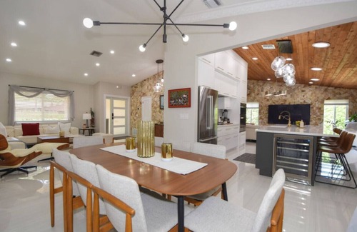 University Drive Apartment | Oasis with Enclosed Heated Pool