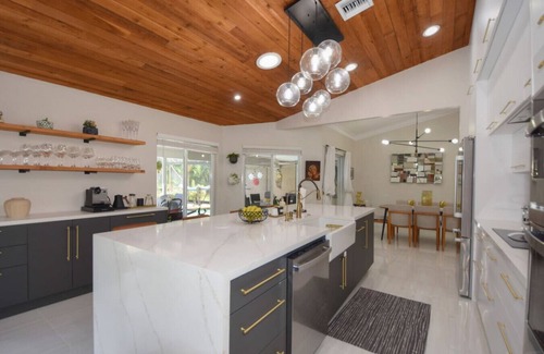 University Drive Apartment | Oasis with Enclosed Heated Pool