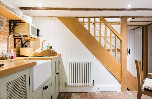 Faversham Cottage | Oast Barn Cottage by Bloom Stays - 2 guests in 1 bedroom