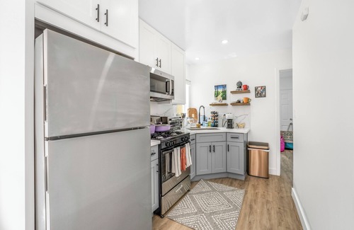 Ocean Beach Cottage | OB Surf House 1 Block to Beach/Shops/Bars- 7 Beds