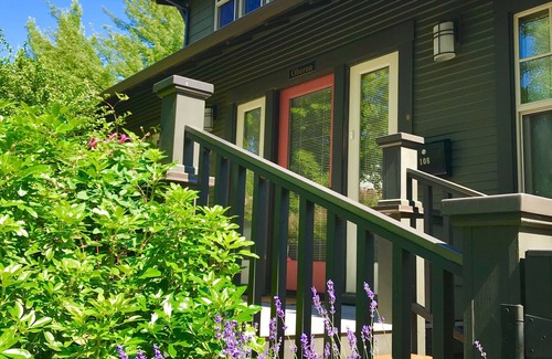 Historic Downtown District Apartment | Oberon -Second Spring Property 1-3 Bedroom Luxury Rentals In Downtown Ashland