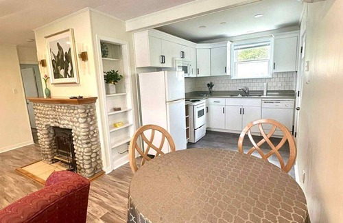 Masons Point Cottage | Oceanfront 2BR Private Cottage Pet FriendlynIn the Head Of Saint Margarets Bay