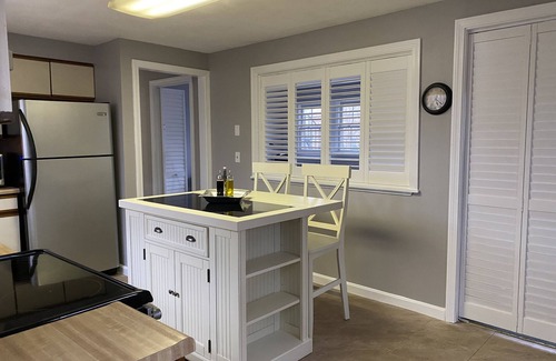 Gloucester Apartment | Ocean Breeze/8-Minute Walk to Beach