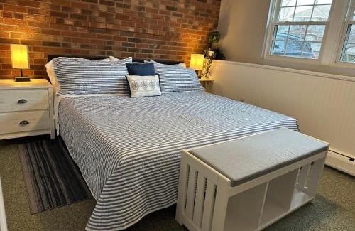 Gloucester Apartment | Ocean Breeze-8min Walk to Beach