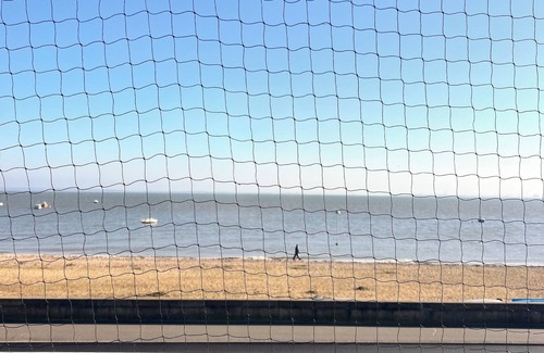 Southend-on-Sea Apartment | Ocean Breeze. Cosy beachside retreat.