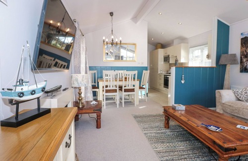 Mynytho Cottage | OCEAN BREEZE, character holiday cottage, with a garden in Abersoch
