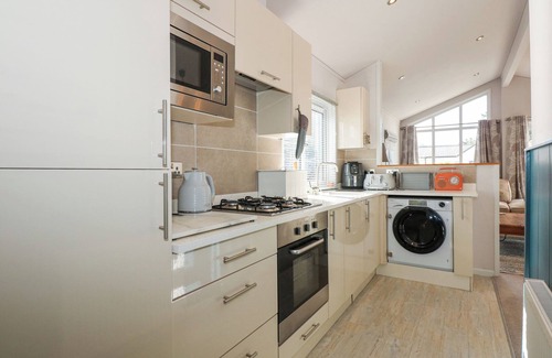 Mynytho Cottage | OCEAN BREEZE, character holiday cottage, with a garden in Abersoch