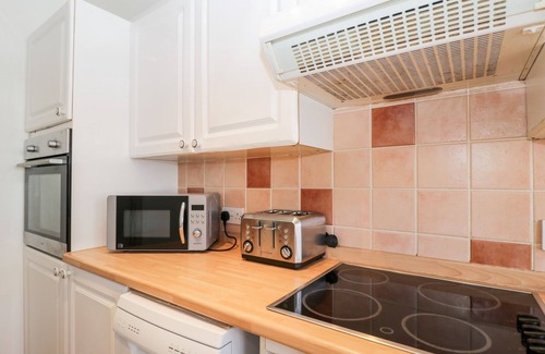 Brean Cottage | OCEAN BREEZE, pet friendly, with a garden in Brean