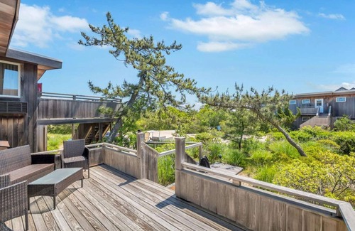 Napeague Apartment | Ocean Dwelling w/PKG+Balcony+WiFi+HeatedPool