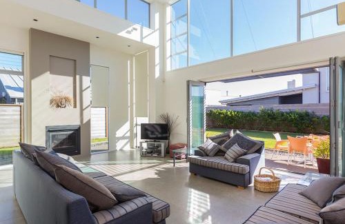Omaha House | Ocean Escape - Omaha Holiday Home