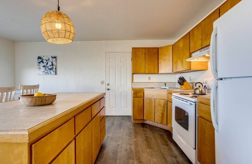 South Beach Condo | Ocean Front Duplex with Views! Dog Friendly! Free Wifi!