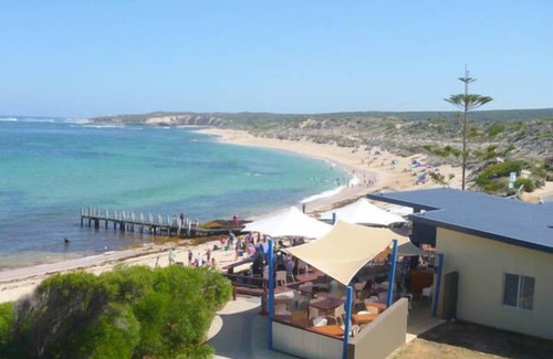 Prevelly Apartment | Ocean-Front Greek-themed: WAKE to Ocean views- open space to beach - Walk Trails