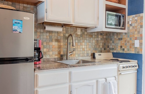 Kahaluu Bay Condo | Ocean Front Paradise at Magic Sands Beach With AC