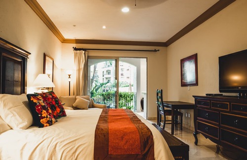 Los Cabos Resort | OCEAN FRONT RESORT-Ground floor Villa-Steps to Ocean/Pool 2 or 3 bedroom #1103