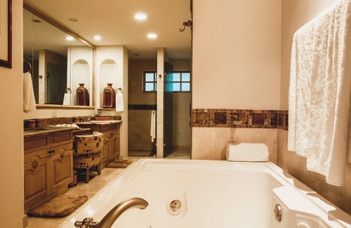 Los Cabos Resort | OCEAN FRONT RESORT-Ground floor Villa-Steps to Ocean/Pool 2 or 3 bedroom #1103