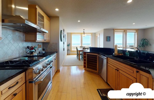 Seaside House | OCEAN FRONT: SEAVIEW SERENITY: Seaside Vacation Homes, Inc Managed