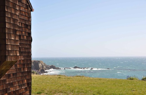 Timber Cove House | Ocean Hideaway: Your Romantic And Private Oceanfront Retreat!